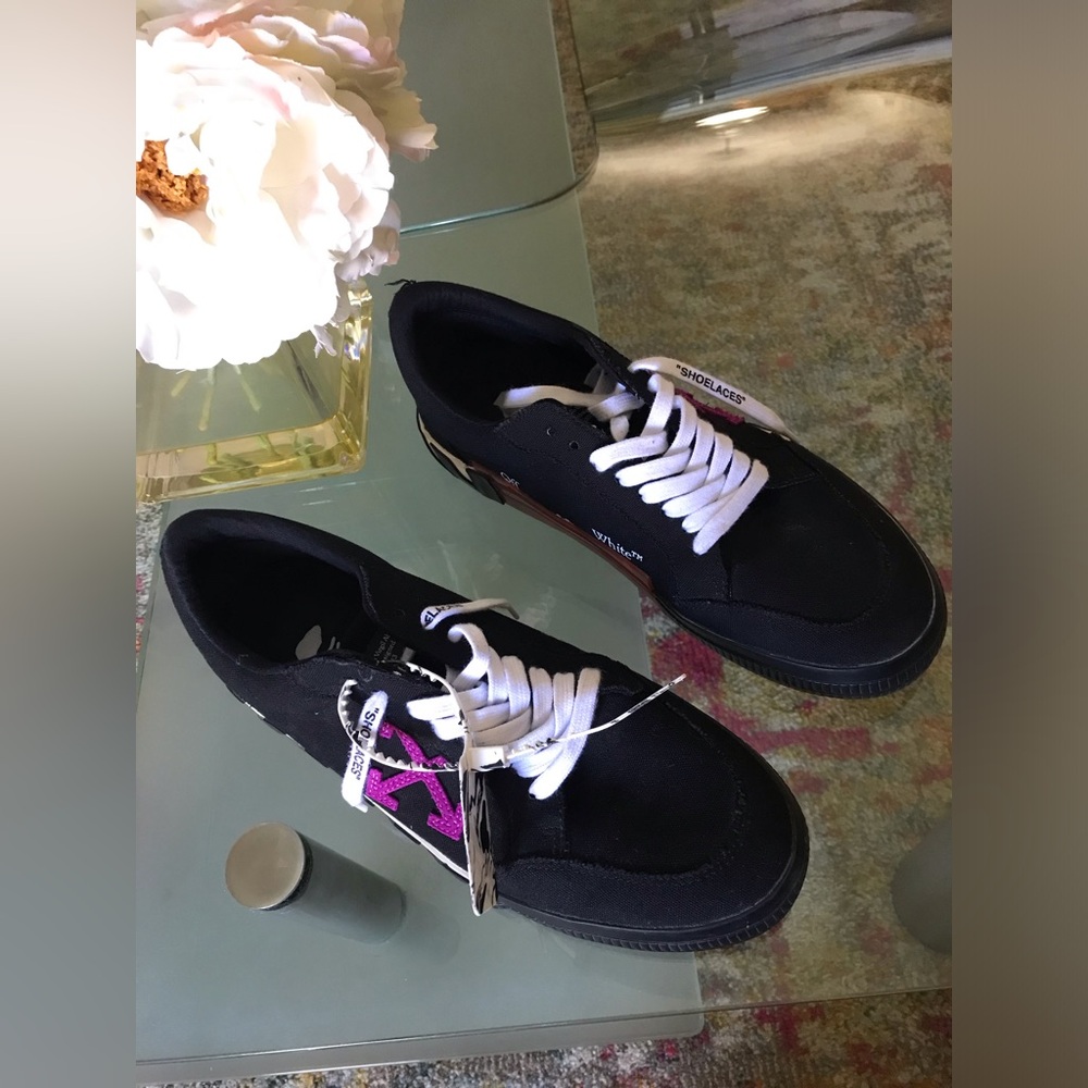 Off-white - Picture 2 of 9